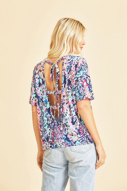 Short Sleeve Yellow Lilly Floral Scoop Neck Top in Navy/Purple